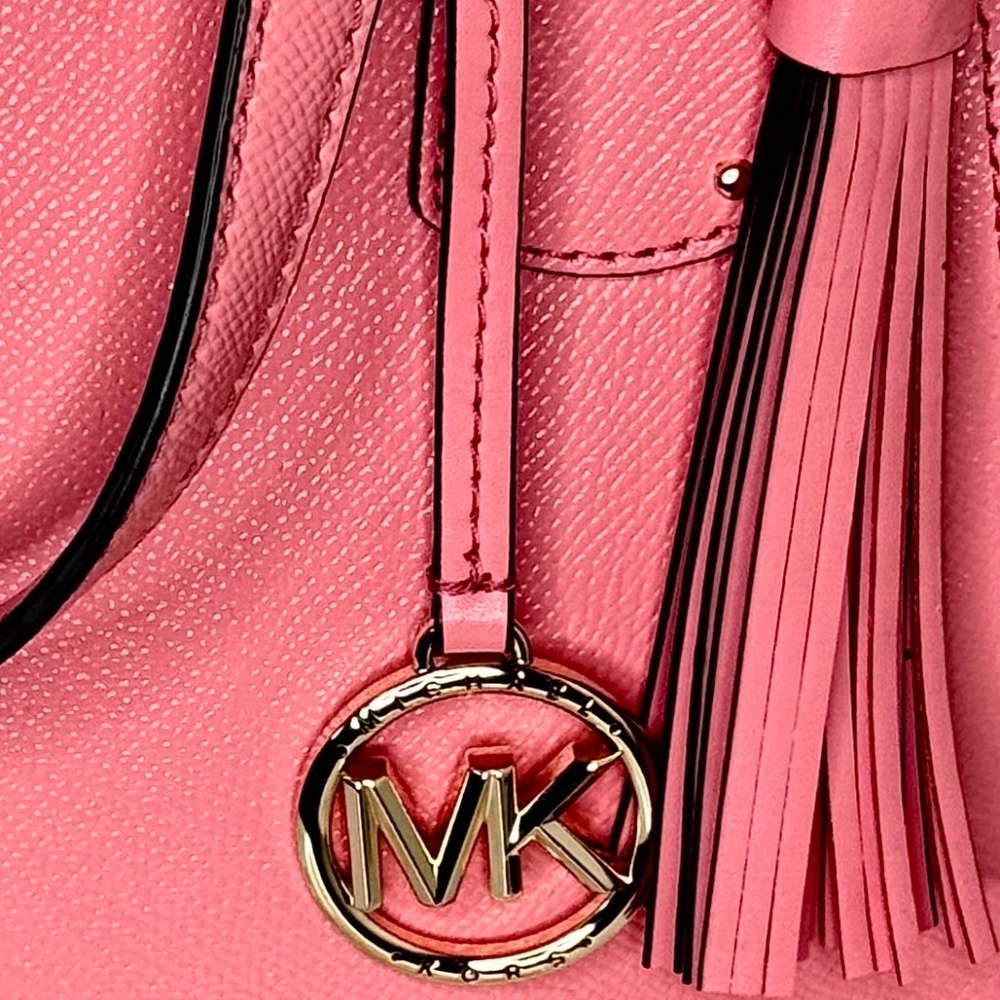 Michael Kors genuine Voyager Large soft Leather Tote Bag
Tea Rose NWT - Picture 12 of 14